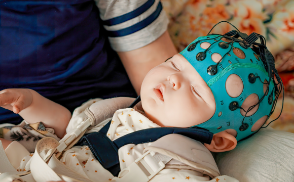 Jak przygotować dziecko do badania EEG. Poradnik dla rodziców.